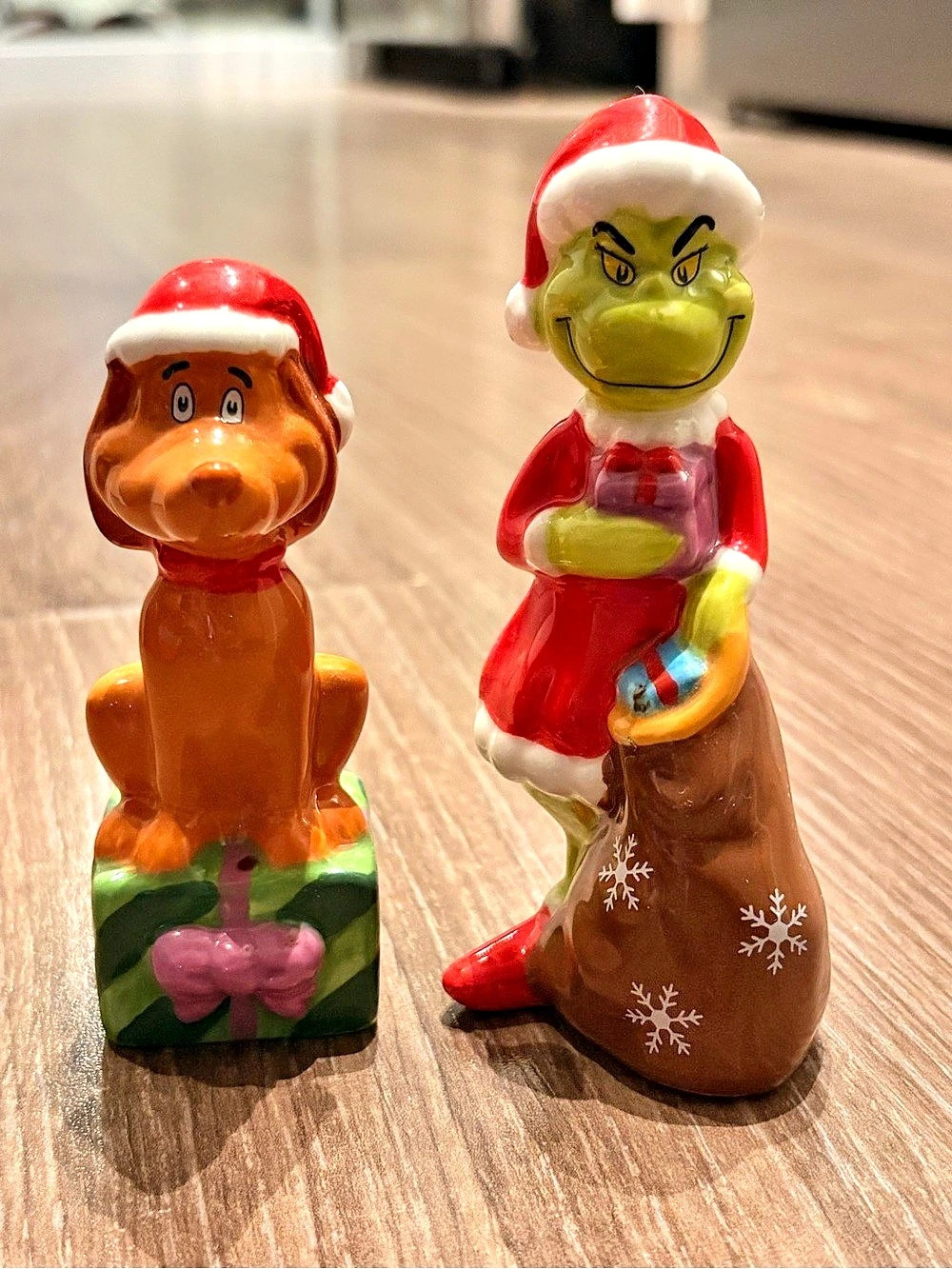 Dr. Seuss The Grinch & Max Salt & Pepper Shaker Set Holiday Figurine Set
